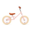 De Generation Loopfiets Roze is een lichtgewicht loopfiets voor kindjes van 2 tot 4 jaar. Met een verstelbaar zadel, stevig frame en stijlvolle afwerking (roze frame, witte wielen en bruin zadel en handvatten) is deze fiets ideaal voor de eerste stapjes richting écht fietsen.
