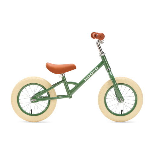 De Generation Loopfiets Groen is een lichtgewicht loopfiets voor kindjes van 2 tot 4 jaar. Met een verstelbaar zadel, stevig frame en stijlvolle afwerking (groen frame, witte wielen en bruin zadel en handvaten) is deze fiets ideaal voor de eerste stapjes richting écht fietsen.