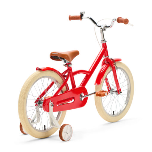 De Generation Classic 18 Inch Rood is een stoere kinderfiets voor kinderen van 5 tot 8 jaar. Met zijwieltjes, een stevig stalen frame en bruine accenten is deze fiets zowel praktisch als stijlvol. Voorzien van een achteruittraprem én handrem, reflectoren en een gesloten kettingkast voor veilig en comfortabel fietsen.