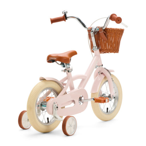 De Generation Classic 12 inch Roze – Kinderfiets met Mandje is een stevige en stijlvolle eerste fiets voor kinderen van 2 tot 4 jaar. Met zijwieltjes en een bel combineert deze klassieke kinderfiets veiligheid en comfort met een vrolijke uitstraling.