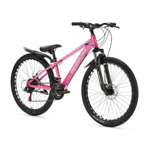 De Generation M-760 Mountainbike 26 inch – Roze met spatborden is een stoere en robuuste fiets voor jonge avonturiers vanaf 10 jaar. Met 21 versnellingen, schijfremmen en een geveerde voorvork is deze mountainbike perfect voor ritten op zowel de weg als ruig terrein. Het sterke stalen frame en het sportieve blauwe design zorgen voor veiligheid, comfort en een coole uitstraling.