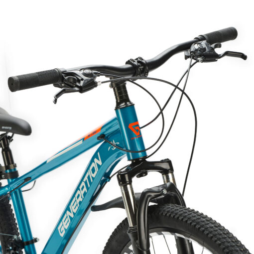 De Generation M-760 Mountainbike 26 inch – Lichtblauw met spatborden is een stoere en robuuste fiets voor jonge avonturiers vanaf 9 jaar.