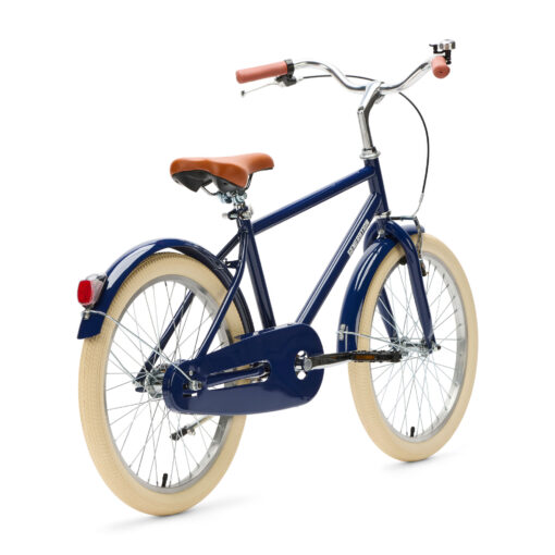 De Generation Pure 20 inch Blauw is een stijlvolle en minimalistische jongensfiets voor kinderen van 6 tot 8 jaar. Met een stevig frame, verstelbaar zadel en comfortabele zithouding biedt deze fiets veiligheid en plezier bij dagelijks gebruik.