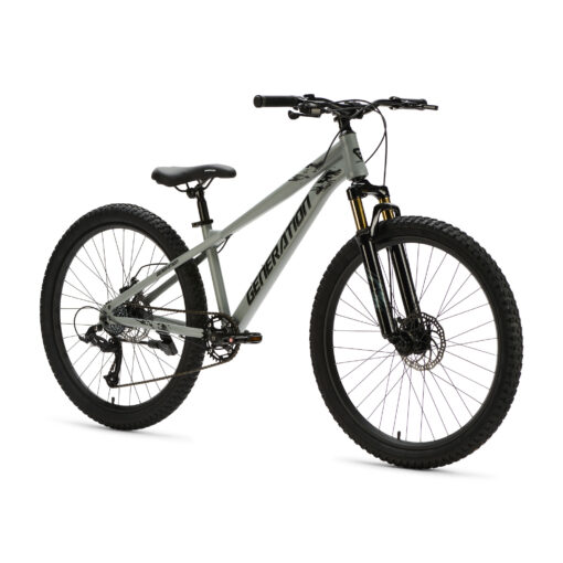 De Generation X8 Mountainbike 26 inch - Grijs is een stoere en betrouwbare fiets voor kinderen van 10 tot 14 jaar. Met 8 versnellingen, schijfremmen voor en achter en een verstelbaar zadel is deze mountainbike ideaal voor straat- en recreatieve off-road ritten.