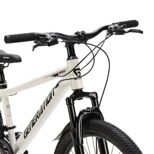 De Generation GT100 24 inch Wit is een lichte en sportieve mountainbike kinderfiets met 21 versnellingen en krachtige schijfremmen. Perfect voor actieve kinderen die graag langere en uitdagendere ritten maken.