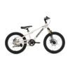 De Generation X6 20 inch Wit is een lichte en sportieve kinderfiets met aluminium frame en krachtige schijfremmen. Perfect voor kinderen van 6 tot 8 jaar die een stoere mountainbike look combineren met dagelijks fietsplezier.